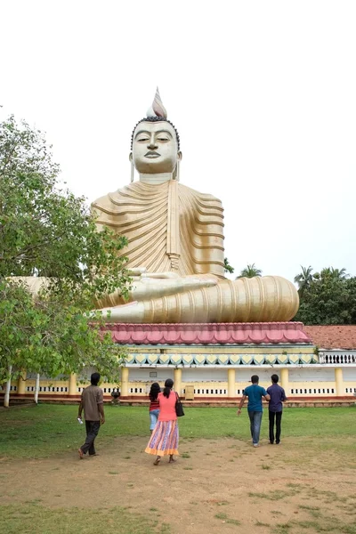 Sri Lankas größte sitzende Buddha-Statue — Stockfoto