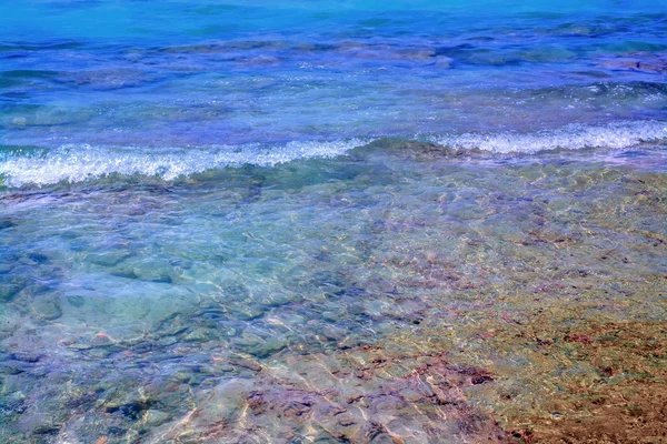 Blue ocean wave and rocky bottom. — Stock Photo, Image