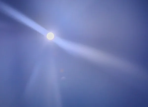Leuchtender Mond und Strahlen — Stockfoto