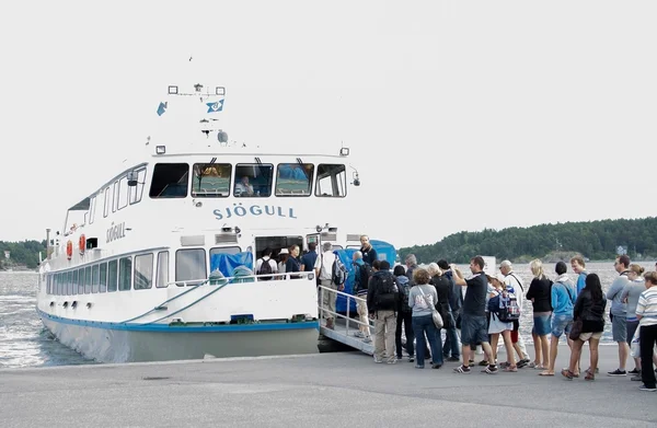Line at Vaxholm ferry — Stock Photo, Image