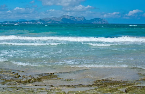 Sunny beach with waves — Stock Photo, Image