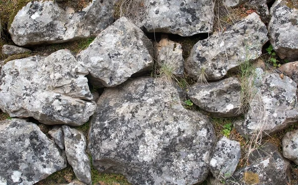 Alte Felsen in Trockenmauer — Stockfoto