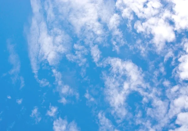 Nuvens cinzentas e brancas — Fotografia de Stock