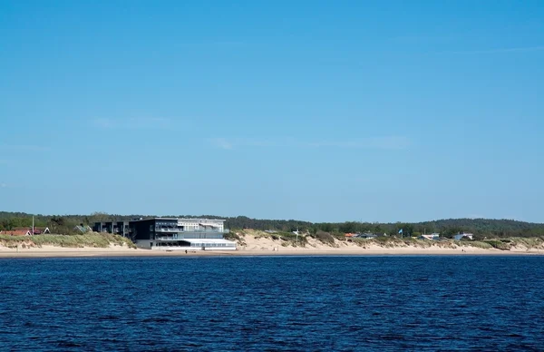 Playa Skrea con hotel y restaurante de Ocean — Foto de Stock