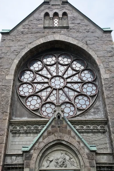 Falkenberg templom neogótikus rózsafüzér ablak — Stock Fotó