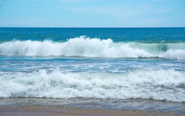 Vackra vågor på paradise beach — Stockfoto