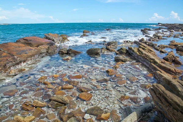 岩だらけの海岸風景 — ストック写真