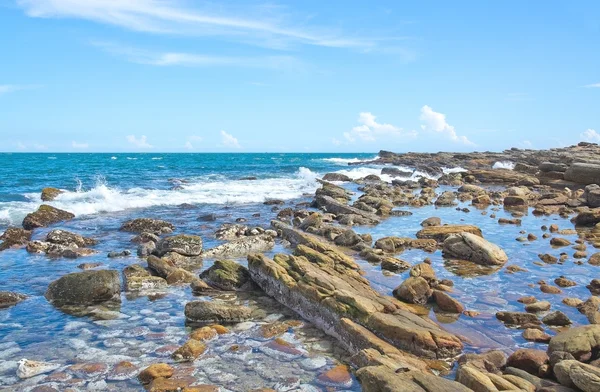 Felsige Küstenlandschaft — Stockfoto