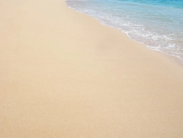Paradijs strand met goudkleurig zand — Stockfoto