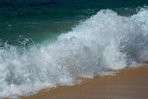 Groene golf whith witte seafoam closeup — Stockfoto