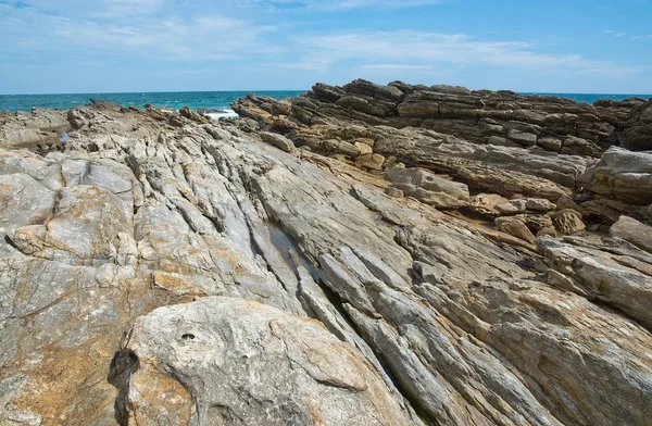 Rotsachtige kust landschap Stockfoto