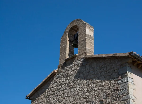Campanile medievale con campanile — Foto Stock