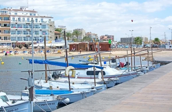 Moored boats at Cala Estancia — Stock Photo, Image