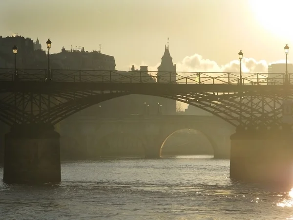 Puentes de París a la luz de la mañana —  Fotos de Stock