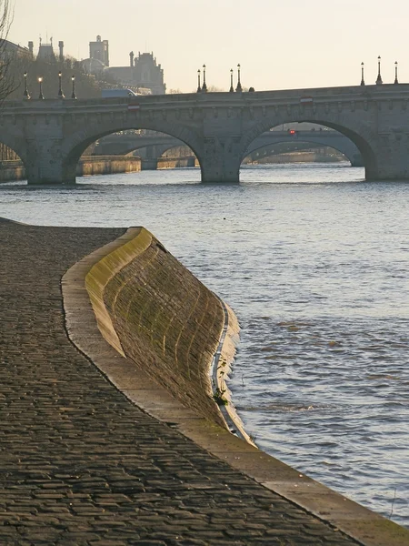 Puentes de París a la luz de la mañana —  Fotos de Stock