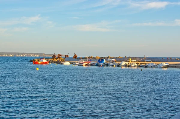 Barcos pequeños amarrados — Foto de Stock