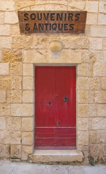 Kırmızı ahşap kapı — Stok fotoğraf