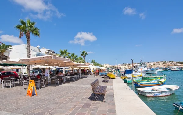 Restaurant en bord de mer Marsaxlokk — Photo