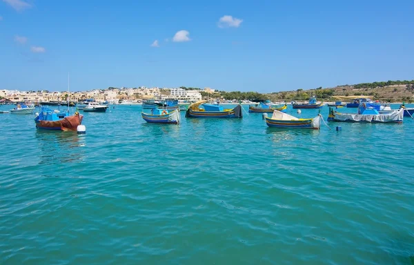 Bateaux colorés Marsaxlokk — Photo