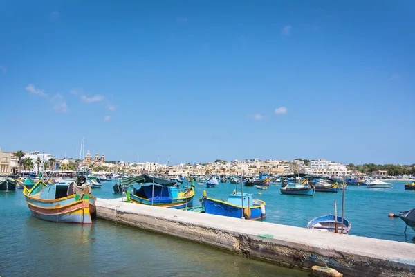 Bateaux colorés Marsaxlokk — Photo