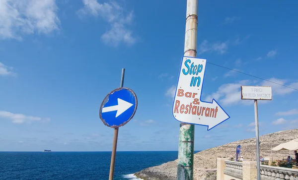 Yol işareti oku — Stok fotoğraf