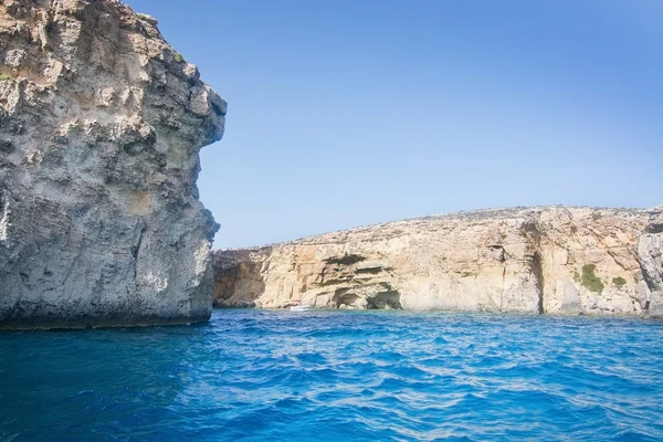 Comino'daki mağaralar — Stok fotoğraf