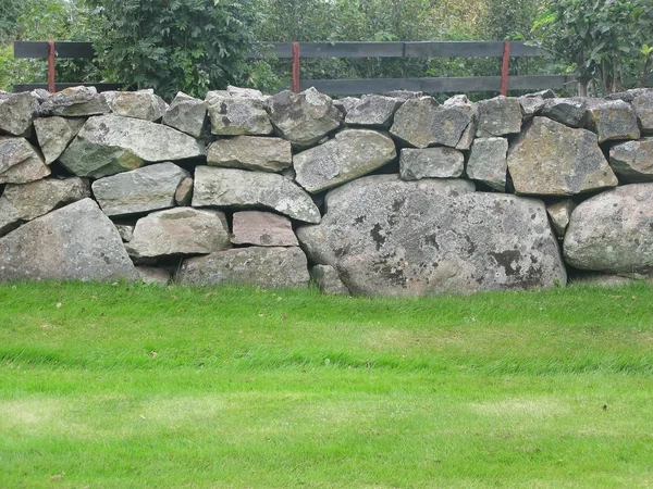 Traditioneller Trockenmauer-Zaun — Stockfoto