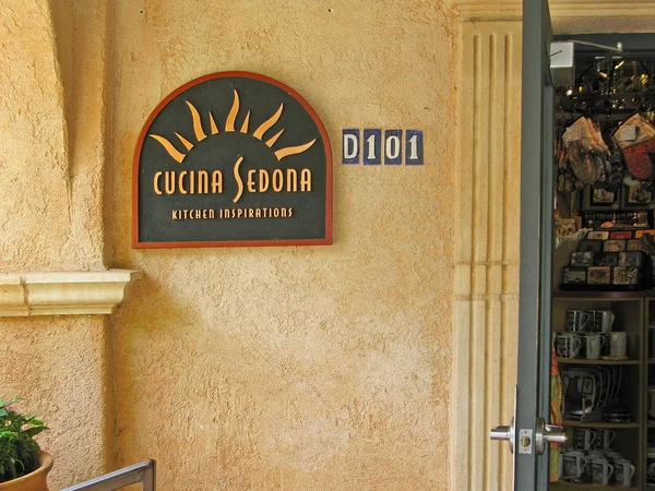 Cucina Sedona tienda frente a Tlaquepaque pueblo — Foto de Stock