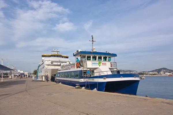 Aquabus niewielki prom do Formentery — Zdjęcie stockowe