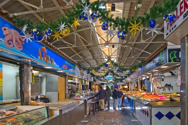 Mercado de Santa Catalina em decoração de Natal — Fotografia de Stock