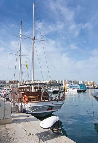 Ibiza Limanı iskele ve sahil — Stok fotoğraf