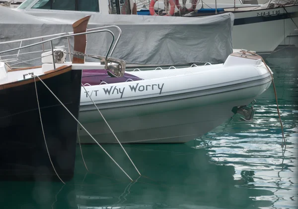 Miért aggódni, csónak — Stock Fotó