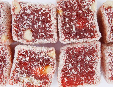 Doğulu tatlılar, beyaz arka planda rahat lucum..