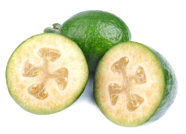 Φρέσκο Πράσινο Feijoa Λευκό Φόντο Απομονωμένο Τροπικά Φρούτα Feijoa Ολόκληρα — Φωτογραφία Αρχείου