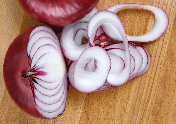 Half Bulb Juicy Onion Cut Rings Wooden Board Wooden Background — Stockfoto