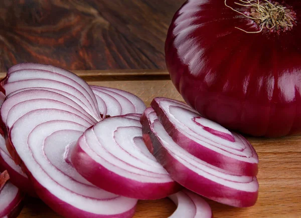 Whole Bulb Chopped Red Salad Onions Wooden Background — Stock fotografie