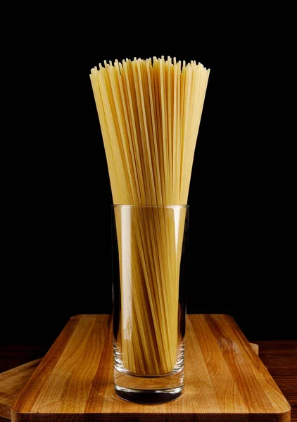 Vaso Espagueti Está Sobre Una Tabla Madera —  Fotos de Stock