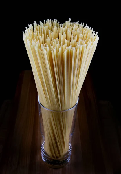 Vaso Espagueti Está Sobre Una Tabla Madera —  Fotos de Stock