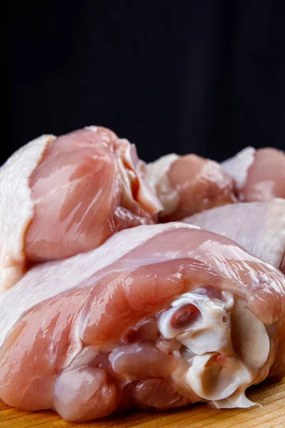 Raw Chicken Legs Laid Out Wooden Cutting Board — Stock Photo, Image