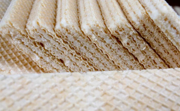 Lezzetli çıtır waffle yığını. bir kenar görünüm.