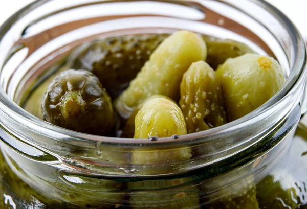 Salatalık turşusuyla açılır. Turşu turşusu..