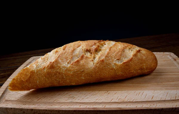 切新鲜酥脆的面包 艺术面包 — 图库照片