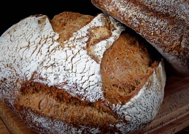 Tahtadaki güzel kır ekmeği..