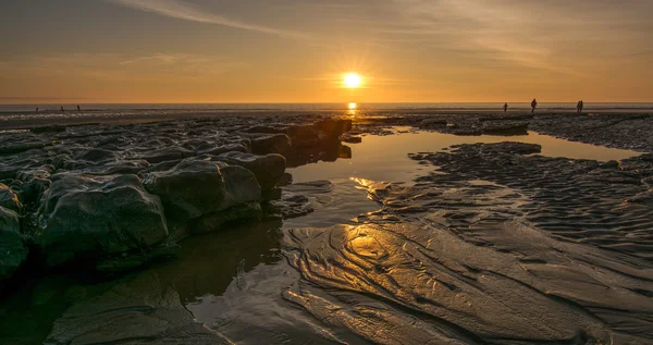 Pôr do sol de inverno na praia — Fotografia de Stock