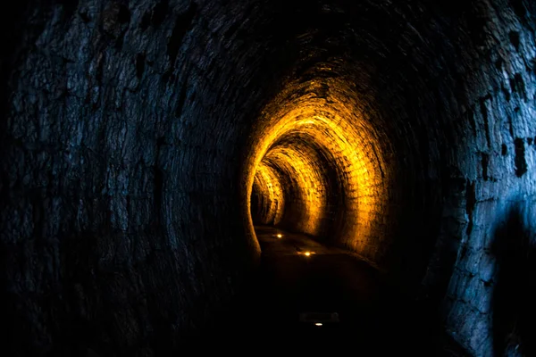 Túnel Iluminado Del Antiguo Ferrocarril Que Conecta Cogollo Con Asiago — Foto de Stock