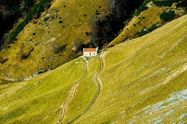 Recoaro Vicenza Talya Çevresindeki Alplerdeki Sonbahar Platosunda Bir Çiftlik — Stok fotoğraf