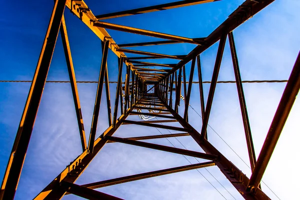 Bottenvy Över Högspänningspylon Nära Caltrano Vicenza Italien — Stockfoto