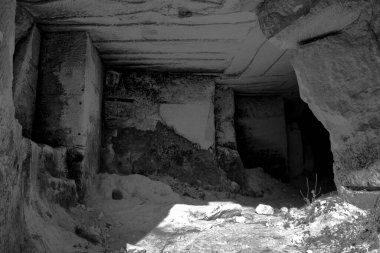 Eski beyaz mermer ocağının içi.