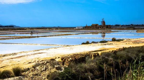 Saline Marsala Nella Laguna Stagnone Con Antichi Mulini Vento Saline — Foto Stock