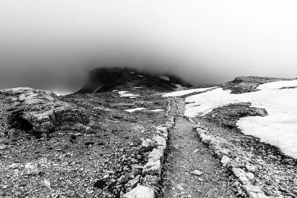 Wolken Umgeben Die Wunderschönen Dolomiten San Martino Castrozza Und Passo — Stockfoto